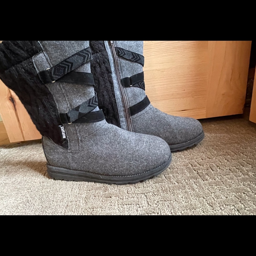 Mukluk gray and black boots